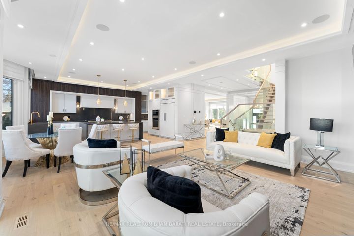 Photo 11 at 20 Tobruk Crescent, Newtonbrook East, Toronto