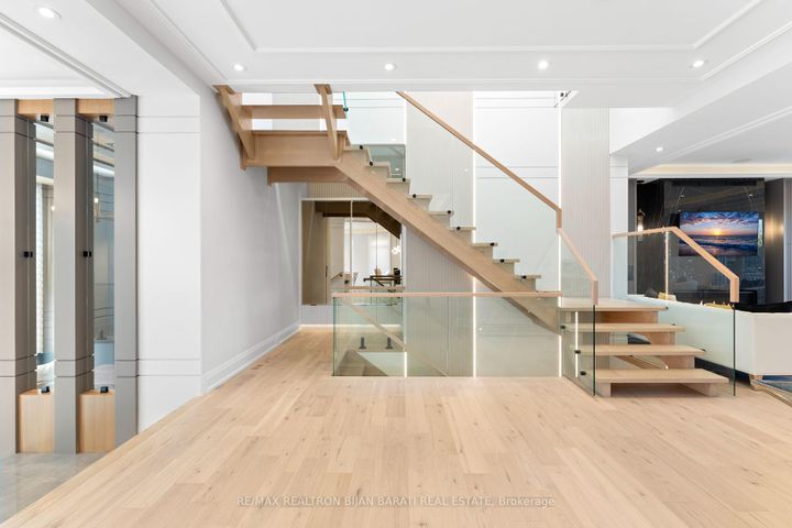 Photo 18 at 20 Tobruk Crescent, Newtonbrook East, Toronto