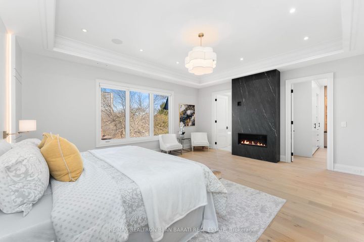 Photo 21 at 20 Tobruk Crescent, Newtonbrook East, Toronto