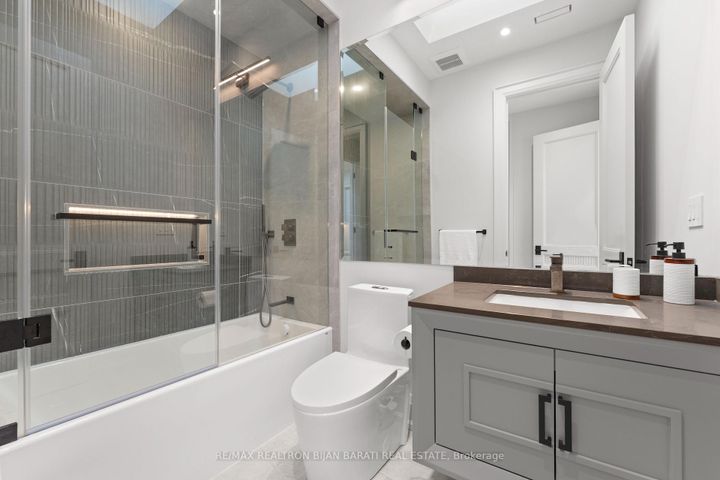 Photo 25 at 20 Tobruk Crescent, Newtonbrook East, Toronto