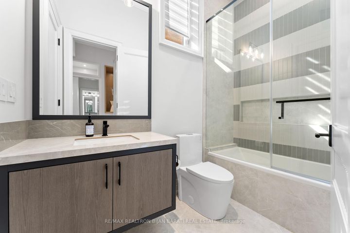 Photo 37 at 20 Tobruk Crescent, Newtonbrook East, Toronto