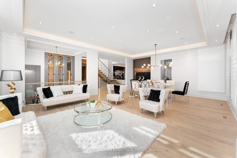 Photo 4 at 20 Tobruk Crescent, Newtonbrook East, Toronto
