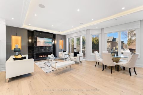 Photo 8 at 20 Tobruk Crescent, Newtonbrook East, Toronto
