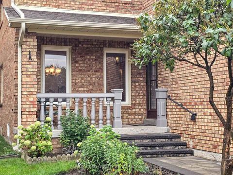 Photo 7 at 61 Sherbourne Drive, Maple, Vaughan