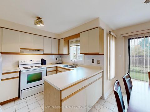 Photo 14 at 61 Sherbourne Drive, Maple, Vaughan