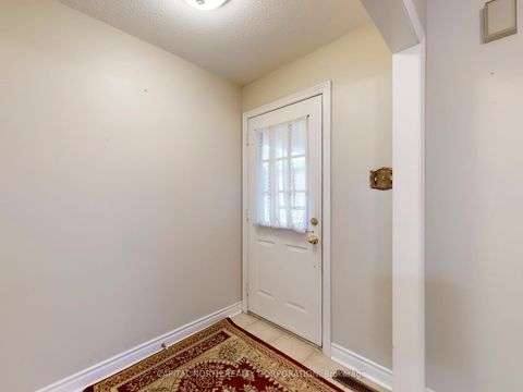 Photo 18 at 61 Sherbourne Drive, Maple, Vaughan
