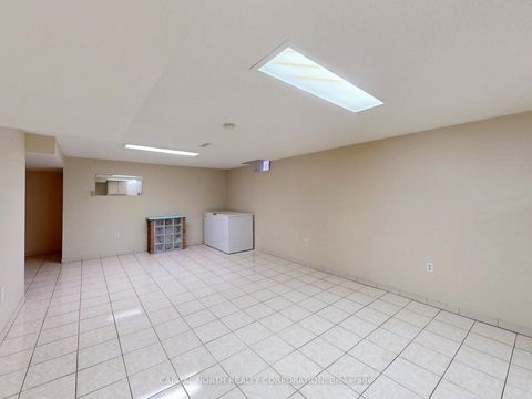 Photo 25 at 61 Sherbourne Drive, Maple, Vaughan