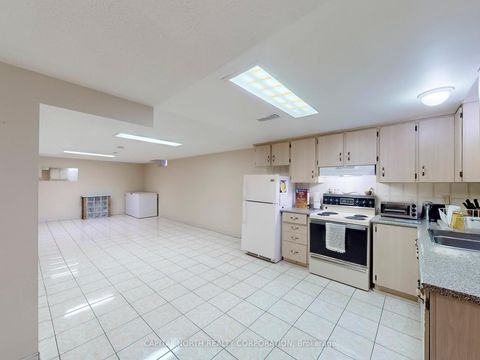 Photo 26 at 61 Sherbourne Drive, Maple, Vaughan