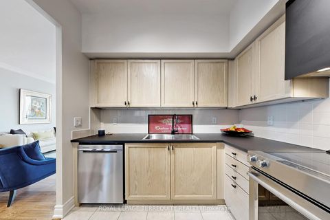 Photo 15 at LPH 1 - 2 Clairtrell Road, Willowdale East, Toronto