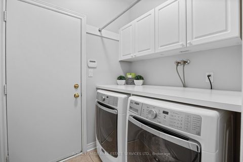 Photo 12 at 140 Kingsbridge Circle, Beverley Glen, Vaughan Photo 12 at 140 Kingsbridge Circle, Beverley Glen, Vaughan