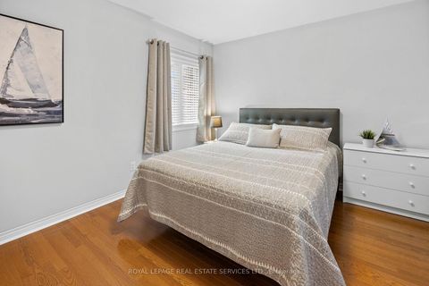 Photo 18 at 140 Kingsbridge Circle, Beverley Glen, Vaughan Photo 18 at 140 Kingsbridge Circle, Beverley Glen, Vaughan