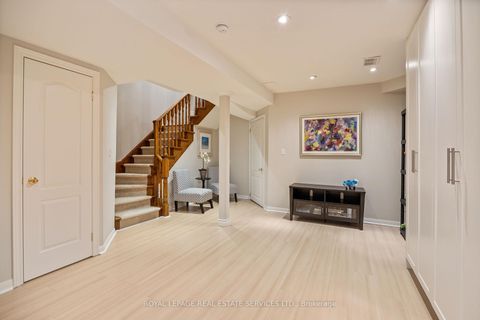 Photo 20 at 140 Kingsbridge Circle, Beverley Glen, Vaughan Photo 20 at 140 Kingsbridge Circle, Beverley Glen, Vaughan