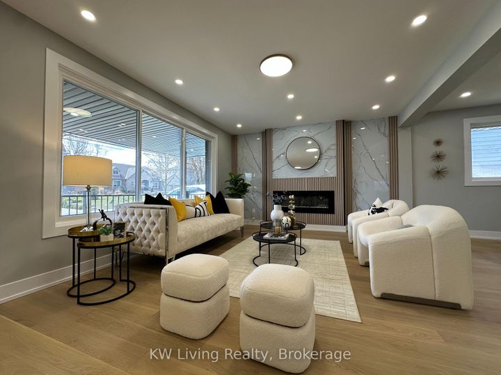 Photo 1 at 2531 Glengarry Road, Erindale, Mississauga