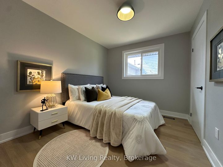 Photo 5 at 2531 Glengarry Road, Erindale, Mississauga