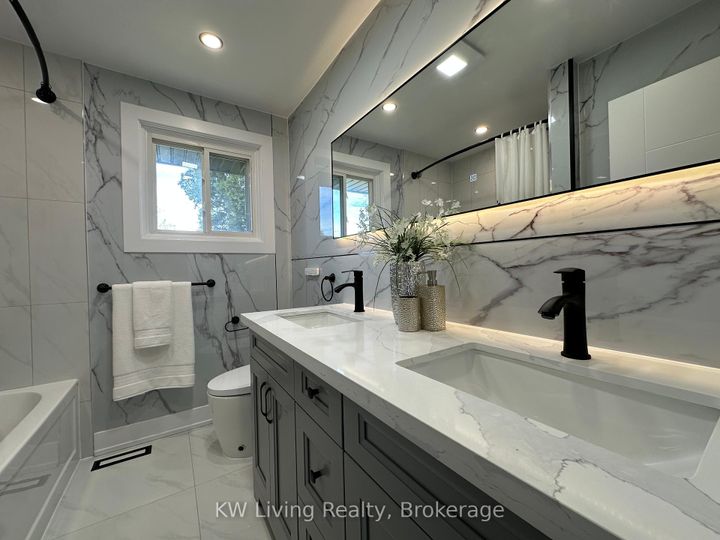 Photo 8 at 2531 Glengarry Road, Erindale, Mississauga