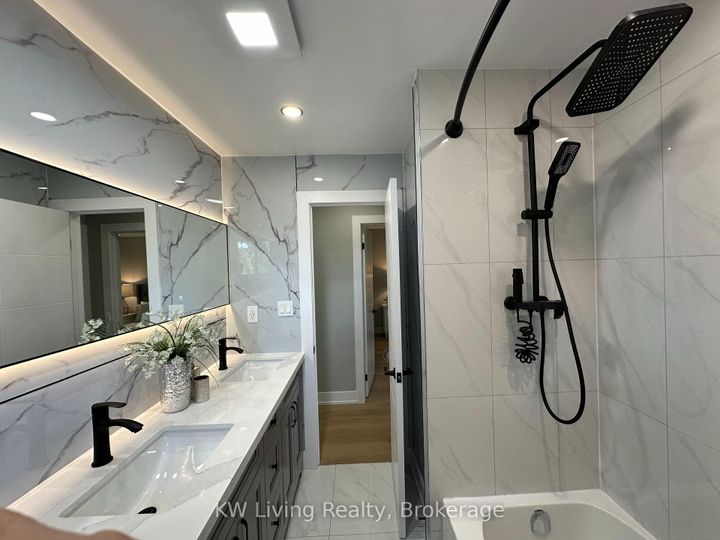 Photo 9 at 2531 Glengarry Road, Erindale, Mississauga