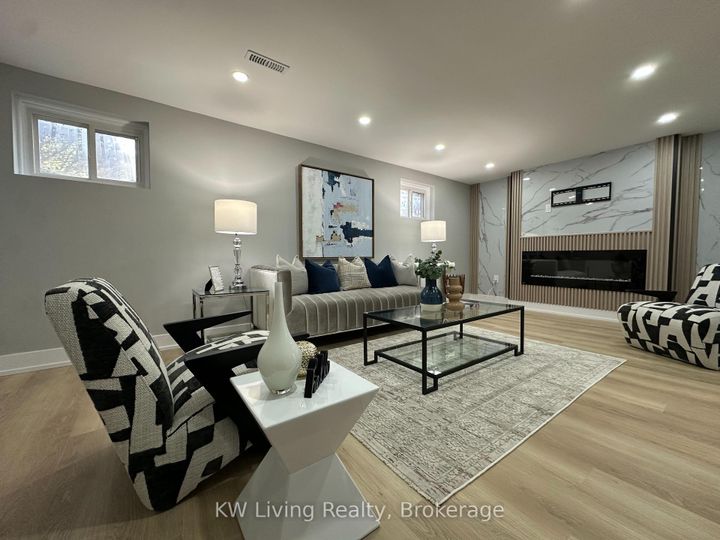 Photo 10 at 2531 Glengarry Road, Erindale, Mississauga