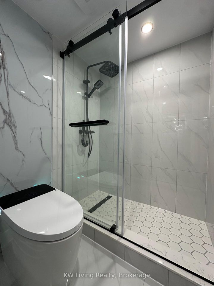 Photo 15 at 2531 Glengarry Road, Erindale, Mississauga