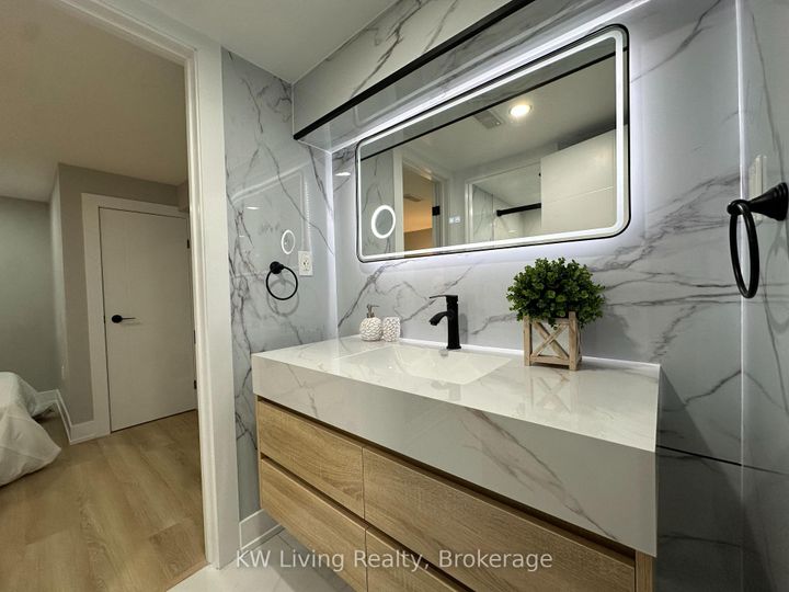 Photo 16 at 2531 Glengarry Road, Erindale, Mississauga