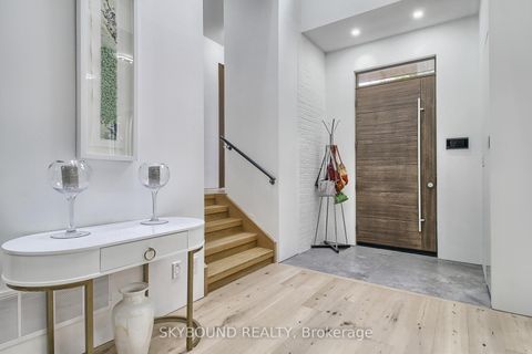 Photo 2 at 5 Hatton Court, Rosethorn, Toronto