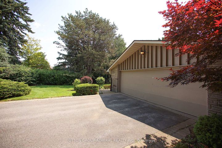 Photo 2 at 91 Forest Grove Drive, Bayview Village, Toronto