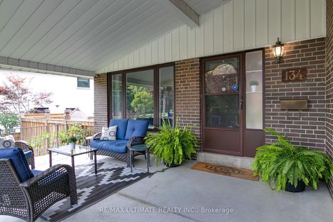 Photo 5 at 134 Verobeach Boulevard, Humbermede, Toronto