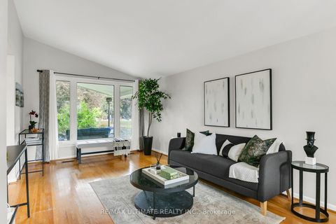 Photo 12 at 134 Verobeach Boulevard, Humbermede, Toronto