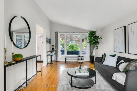 Photo 13 at 134 Verobeach Boulevard, Humbermede, Toronto