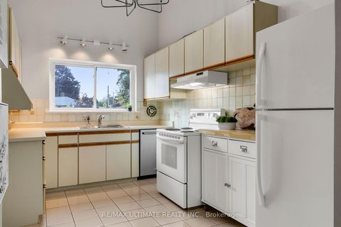 Photo 18 at 134 Verobeach Boulevard, Humbermede, Toronto