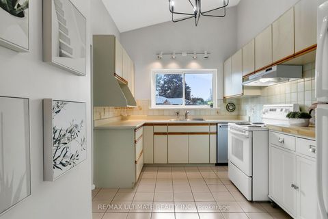 Photo 19 at 134 Verobeach Boulevard, Humbermede, Toronto