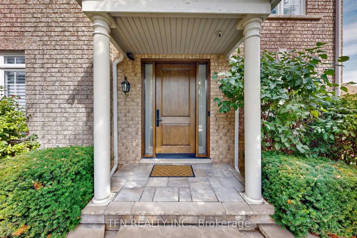 Photo 3 at 177 Bentoak Crescent, Patterson, Vaughan