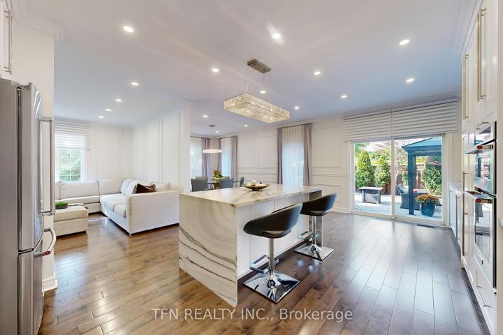 Photo 10 at 177 Bentoak Crescent, Patterson, Vaughan