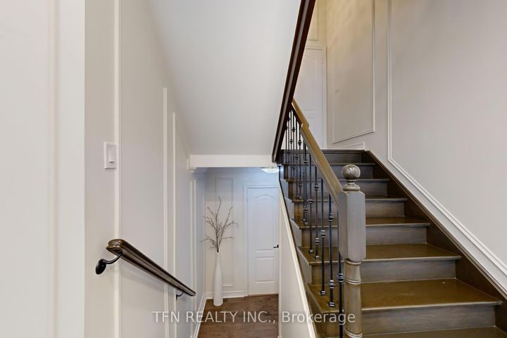 Photo 32 at 177 Bentoak Crescent, Patterson, Vaughan