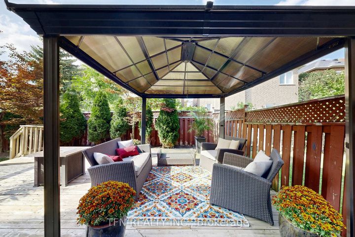 Photo 35 at 177 Bentoak Crescent, Patterson, Vaughan