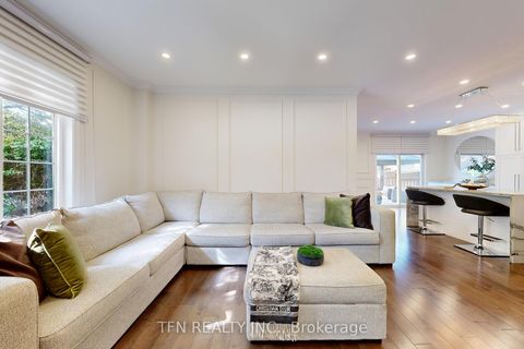 Photo 5 at 177 Bentoak Crescent, Patterson, Vaughan
