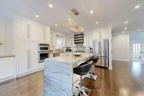 Photo 7 at 177 Bentoak Crescent, Patterson, Vaughan