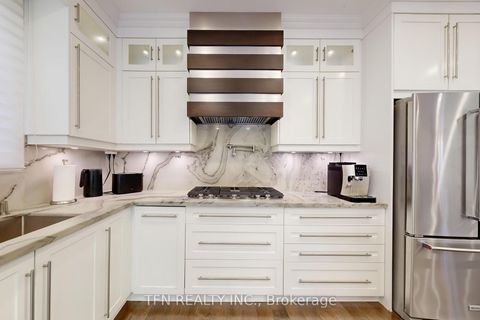 Photo 11 at 177 Bentoak Crescent, Patterson, Vaughan
