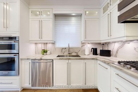 Photo 12 at 177 Bentoak Crescent, Patterson, Vaughan