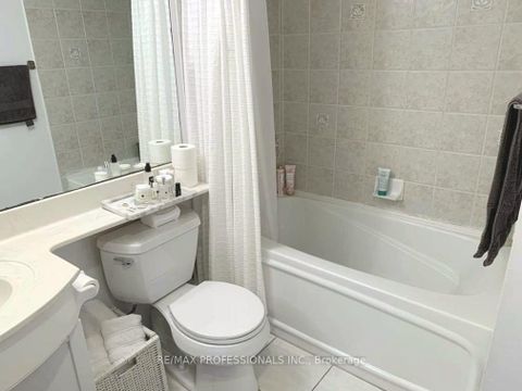 Photo 9 at 1028 - 600 Queens Quay, Waterfront Communities C1, Toronto