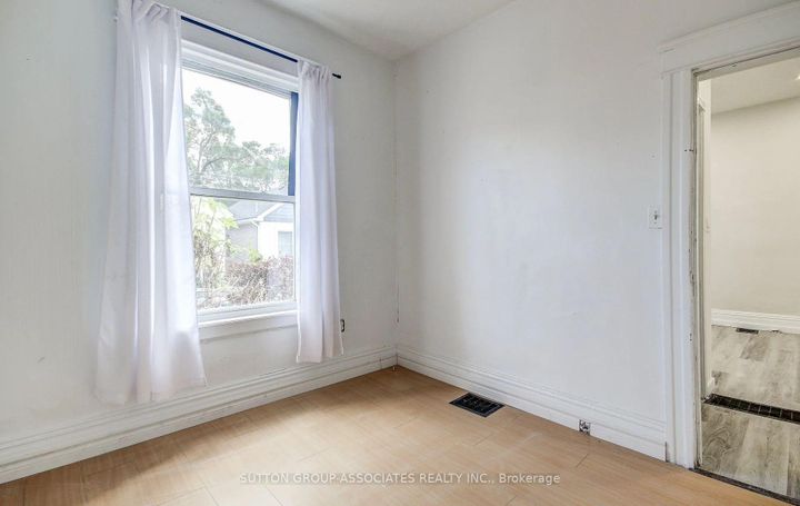 Photo 7 at 12 East 25th Street, Eastmount, Hamilton