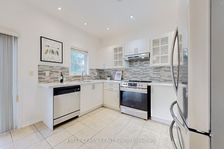 Photo 12 at 79 Carnoustie Crescent, Jefferson, Richmond Hill
