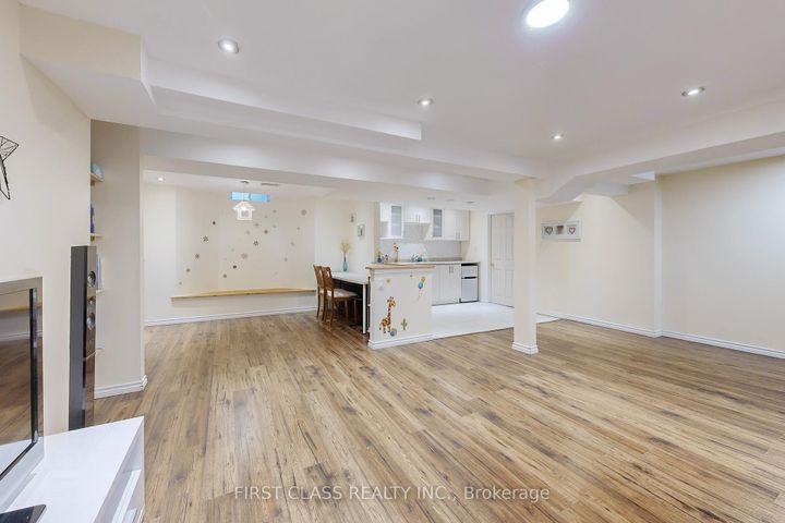 Photo 30 at 79 Carnoustie Crescent, Jefferson, Richmond Hill