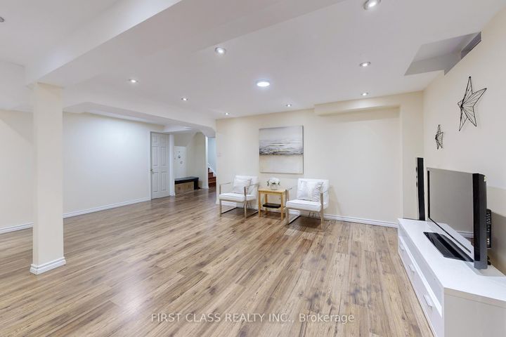 Photo 31 at 79 Carnoustie Crescent, Jefferson, Richmond Hill