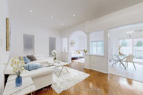 Photo 3 at 79 Carnoustie Crescent, Jefferson, Richmond Hill