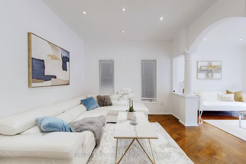 Photo 4 at 79 Carnoustie Crescent, Jefferson, Richmond Hill