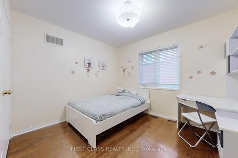 Photo 21 at 79 Carnoustie Crescent, Jefferson, Richmond Hill