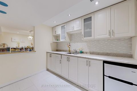 Photo 32 at 79 Carnoustie Crescent, Jefferson, Richmond Hill