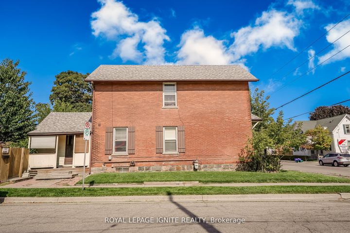 Photo 1 at 182 Albert Street, Central, Oshawa