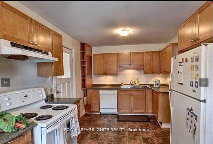 Photo 4 at 182 Albert Street, Central, Oshawa