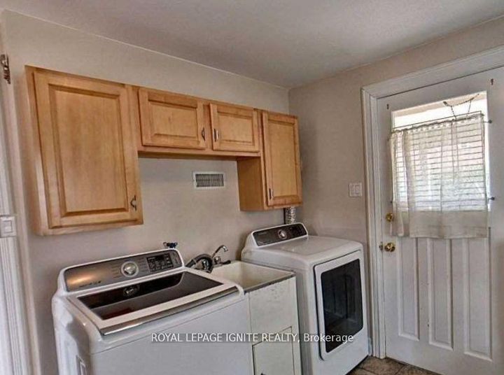 Photo 5 at 182 Albert Street, Central, Oshawa